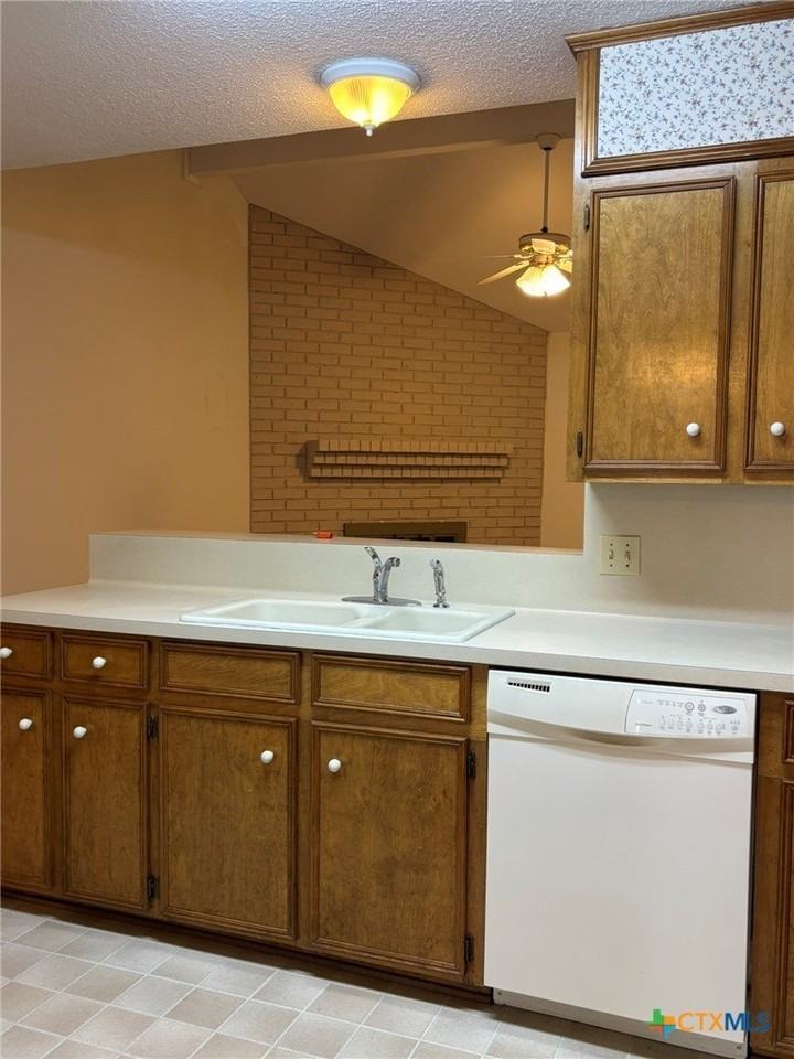 417 Ivanhoe Dr - Photo 5 of 20