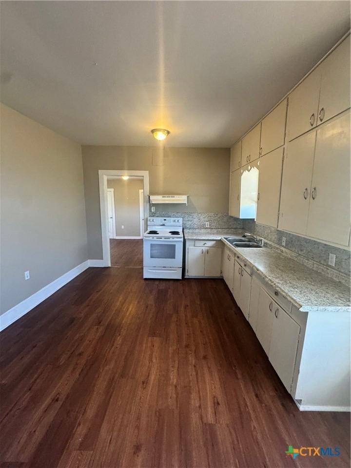 4711 N Main St - Photo 2 of 21