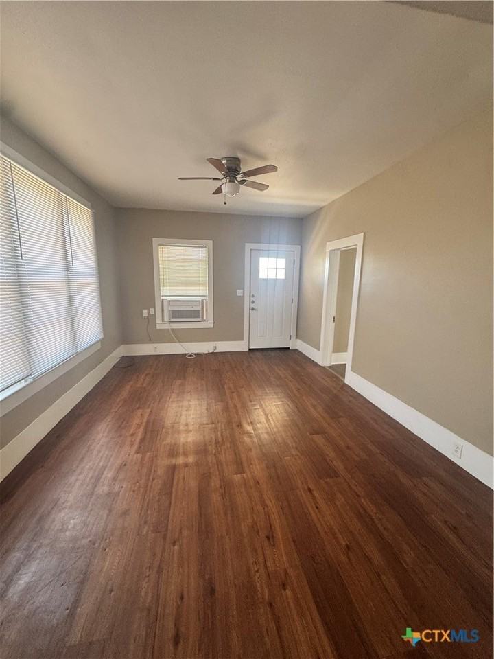 4711 N Main St - Photo 5 of 21