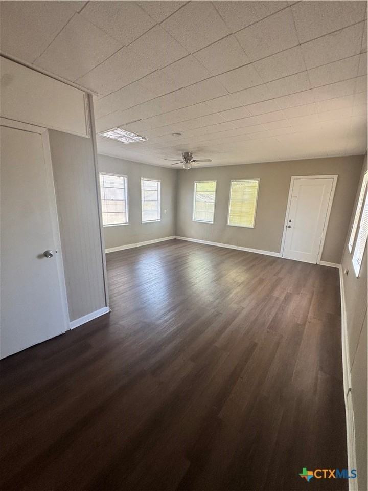 4711 N Main St - Photo 6 of 21