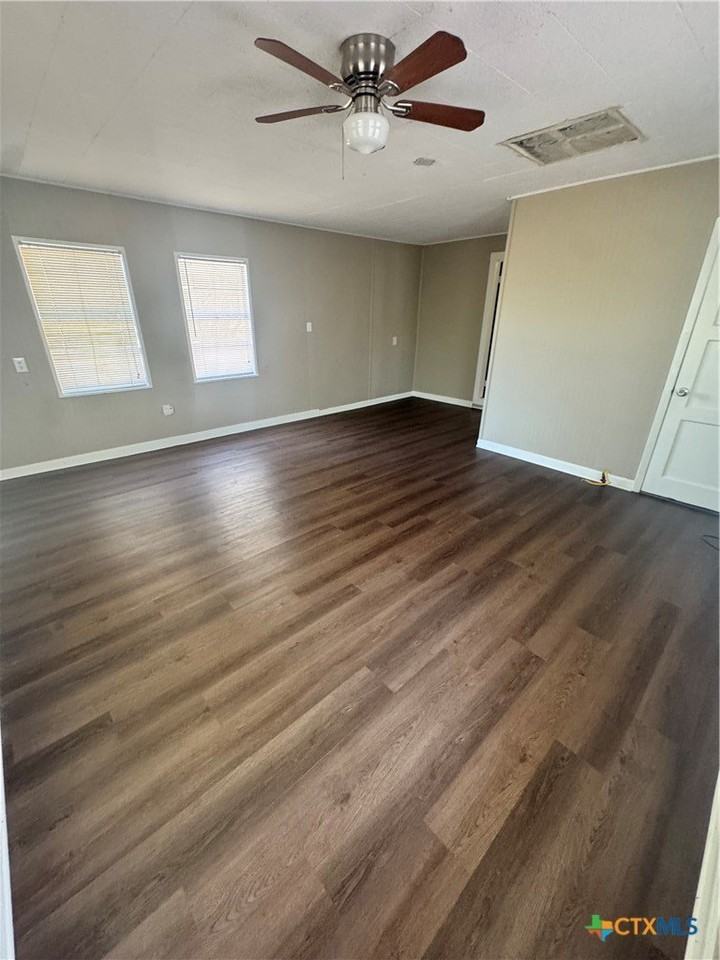 4711 N Main St - Photo 7 of 21