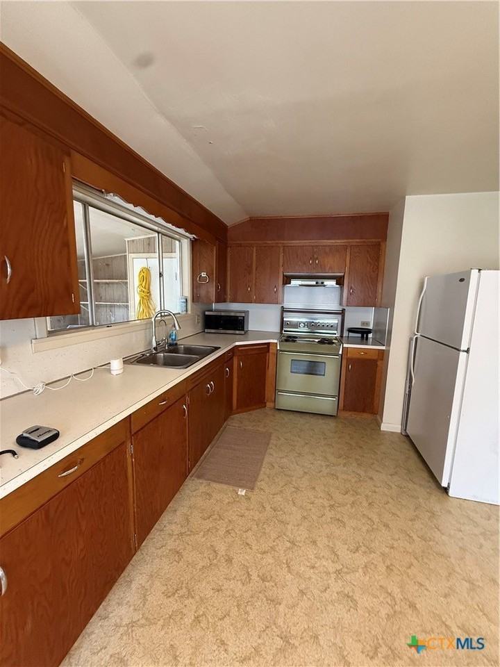 342 S Market St - Photo 3 of 13