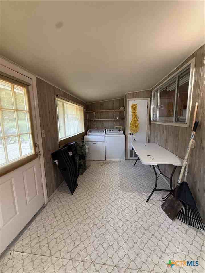 342 S Market St - Photo 5 of 13