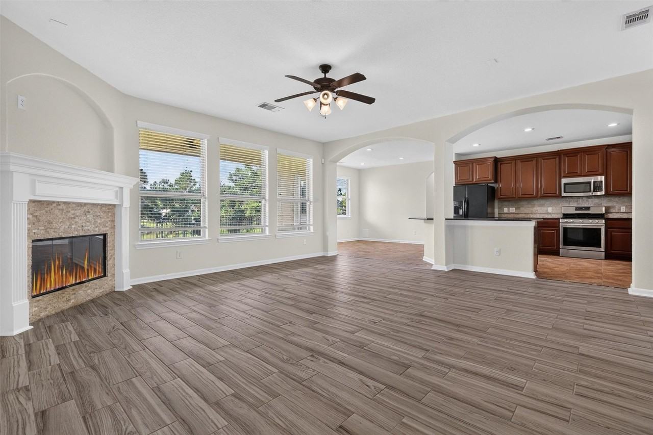 11307 Grand Creek Ln - Photo 5 of 41