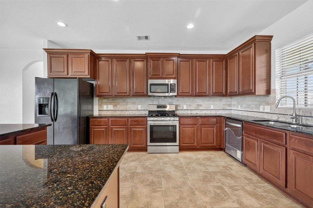 11307 Grand Creek Ln - Photo 6 of 41
