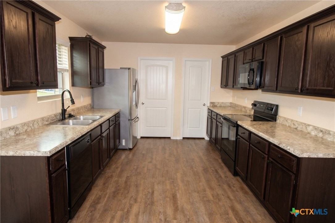 608 Rowdy Dr - Photo 3 of 11
