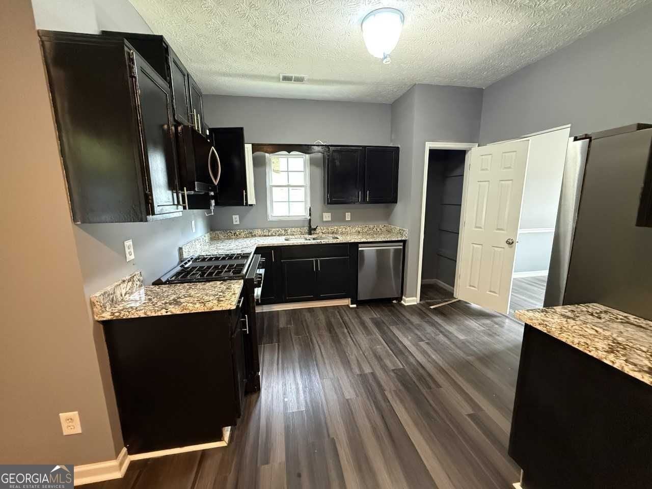 6463 Pine Bark Ct - Photo 4 of 13