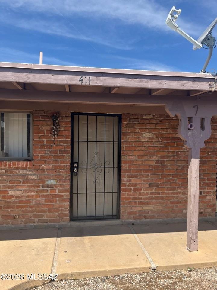 411 E Delano St - Photo 2 of 9