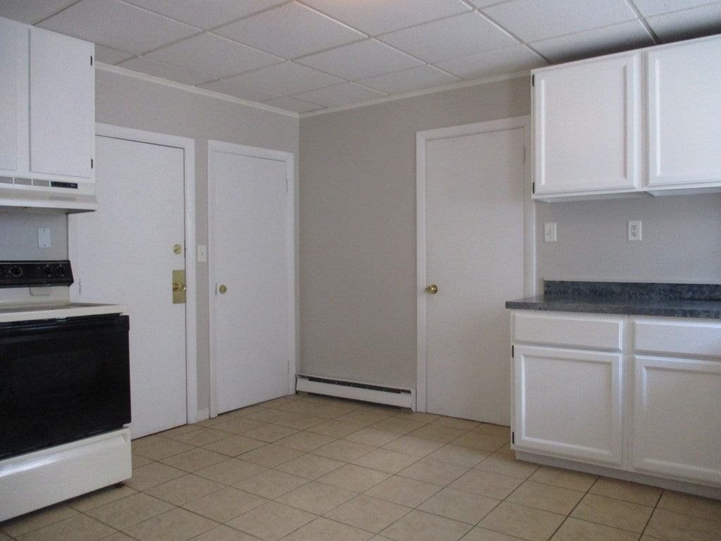 16 Lincoln St - Photo 5 of 9