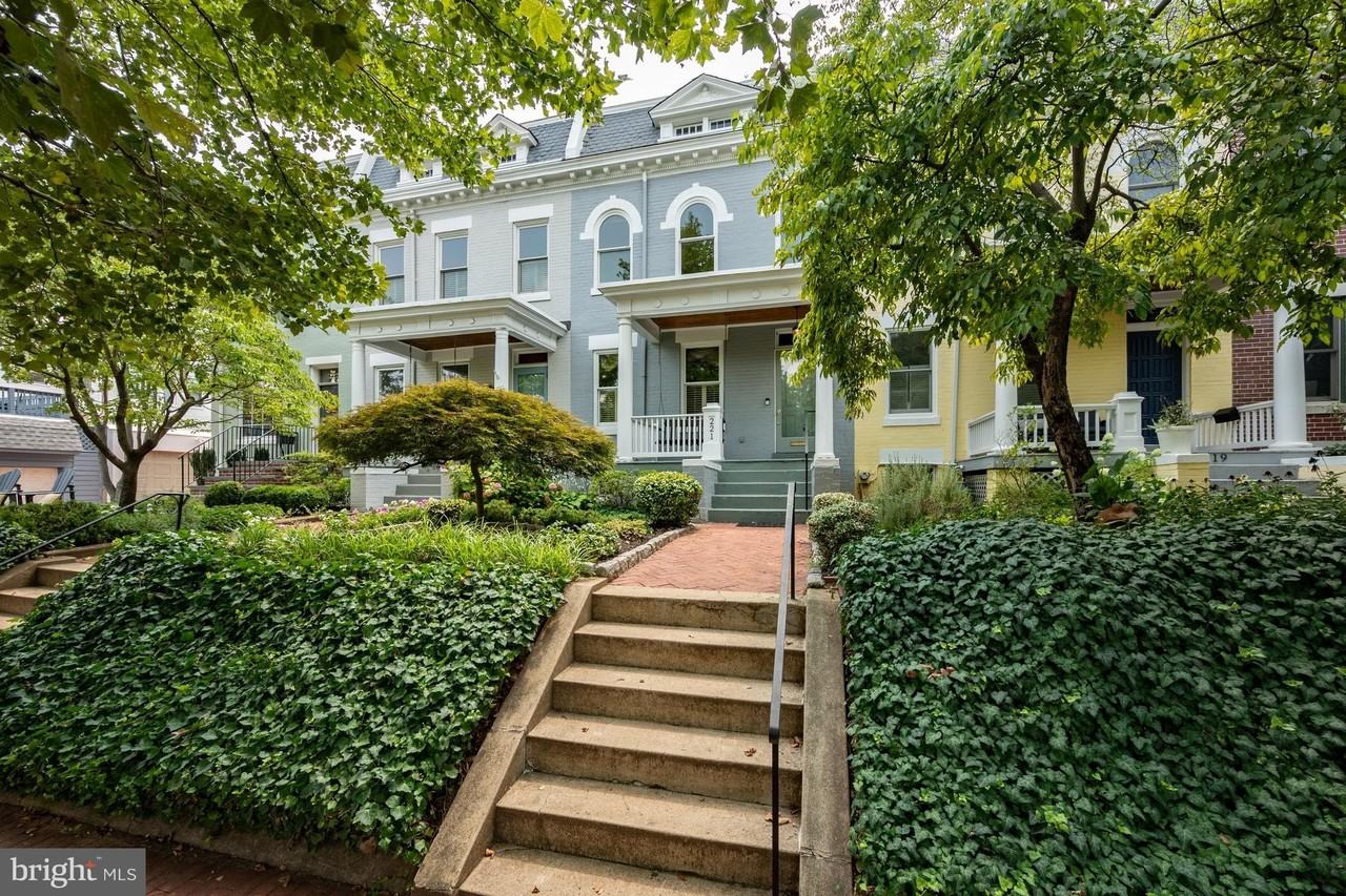 221 E St Se - Photo 2 of 50