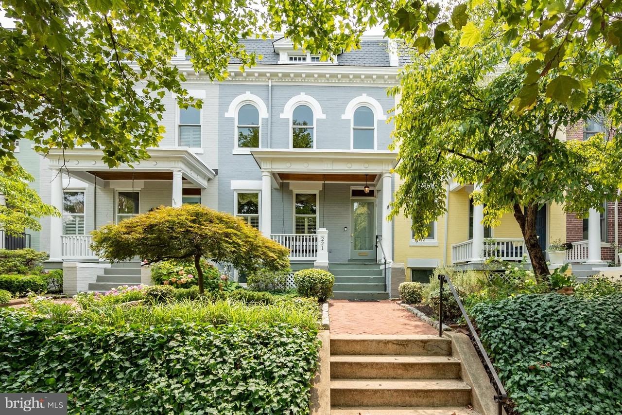 221 E St Se - Photo 3 of 50