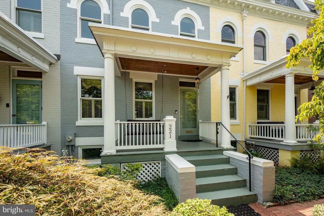 221 E St Se - Photo 4 of 50