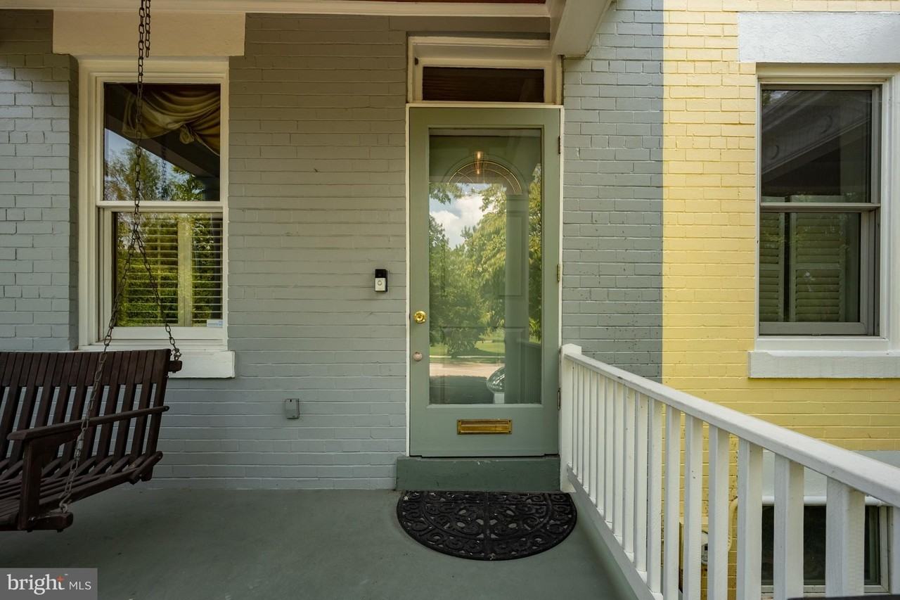 221 E St Se - Photo 7 of 50