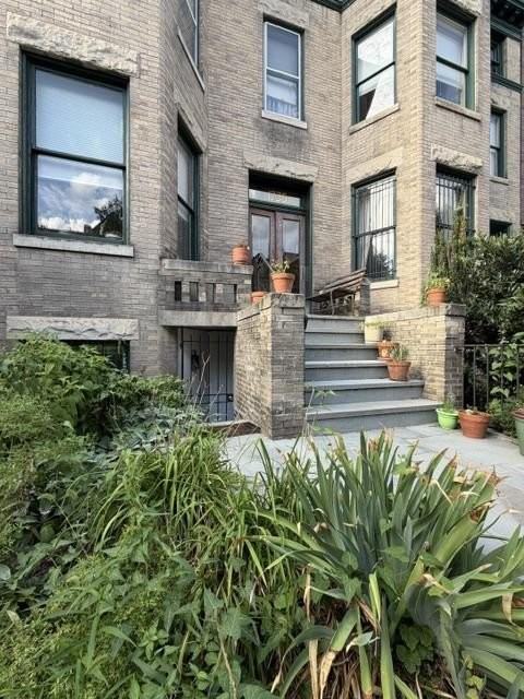1735 T St Nw - Photo 2 of 28