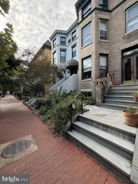 1735 T St Nw - Photo 4 of 28