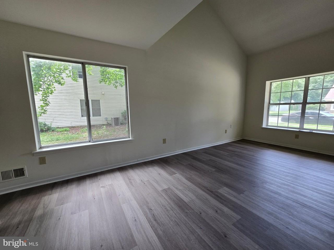 1417 S Farmview Dr - Photo 5 of 50
