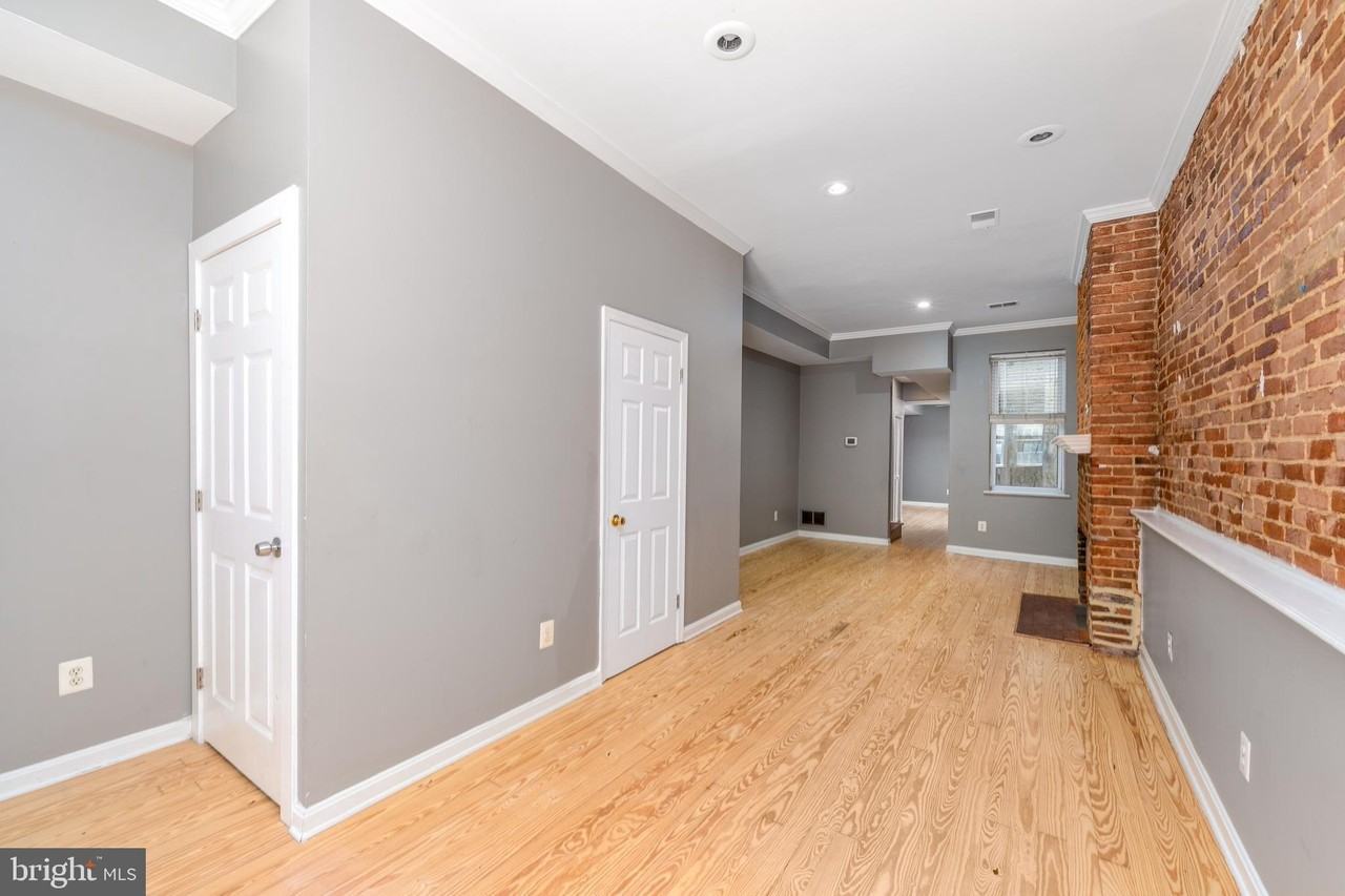 926 S Hanover St - Photo 3 of 41
