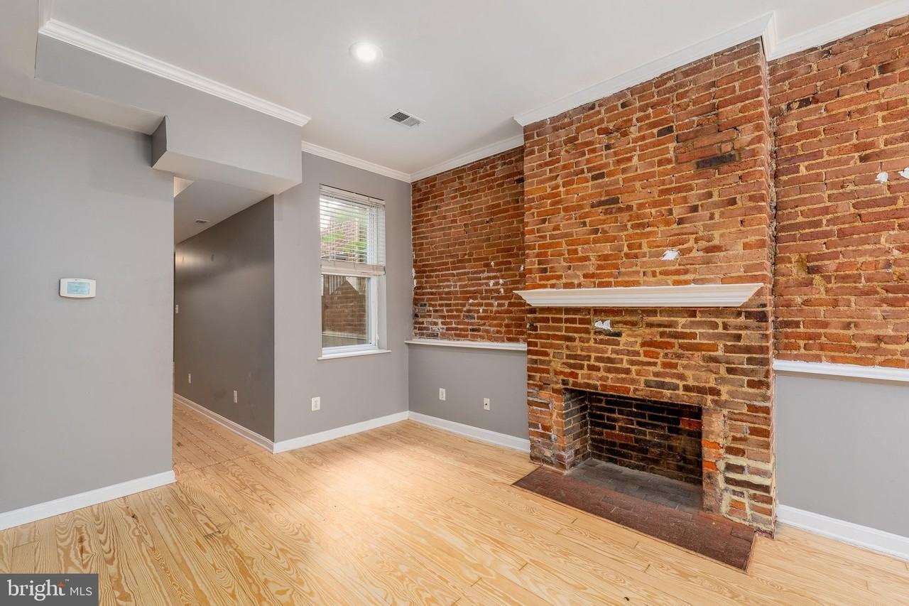 926 S Hanover St - Photo 5 of 41