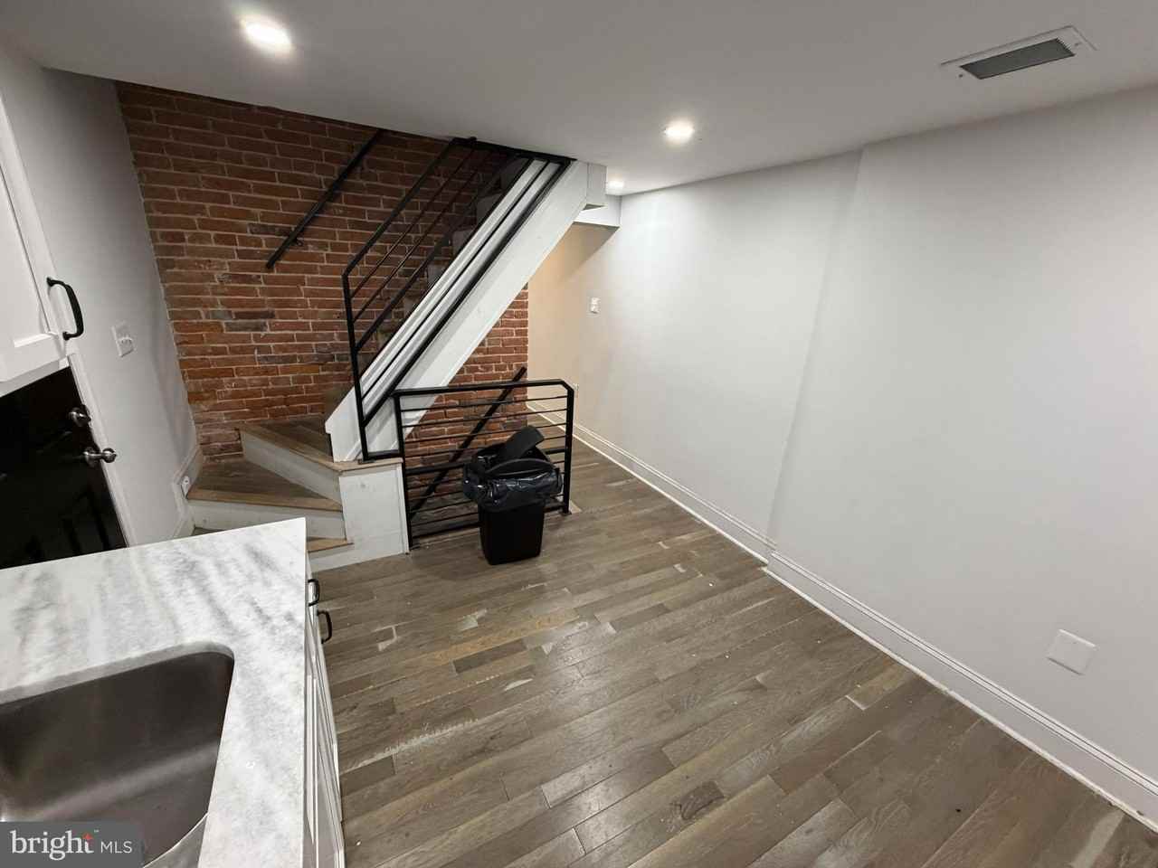 404 George St - Photo 7 of 17