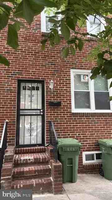 1835 N Bond St - Photo 2 of 19
