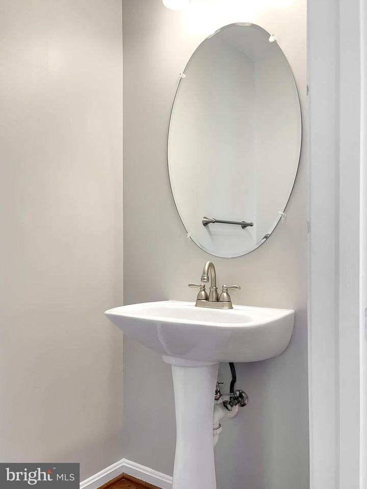 4709 Ashforth Way - Photo 4 of 25
