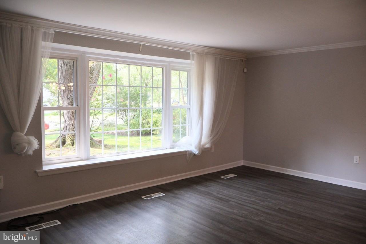 5218 Caroline Cir - Photo 5 of 50
