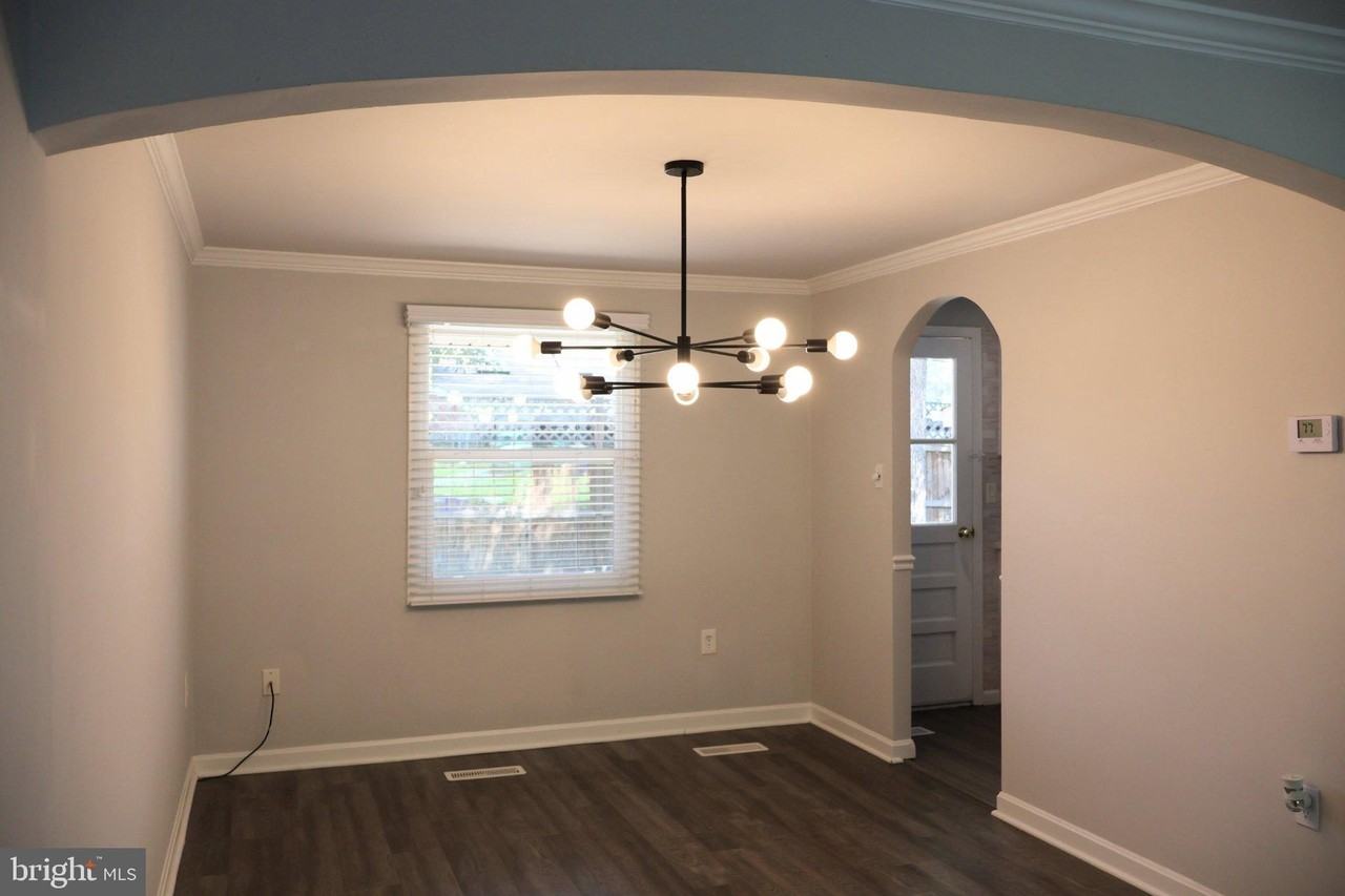 5218 Caroline Cir - Photo 7 of 50