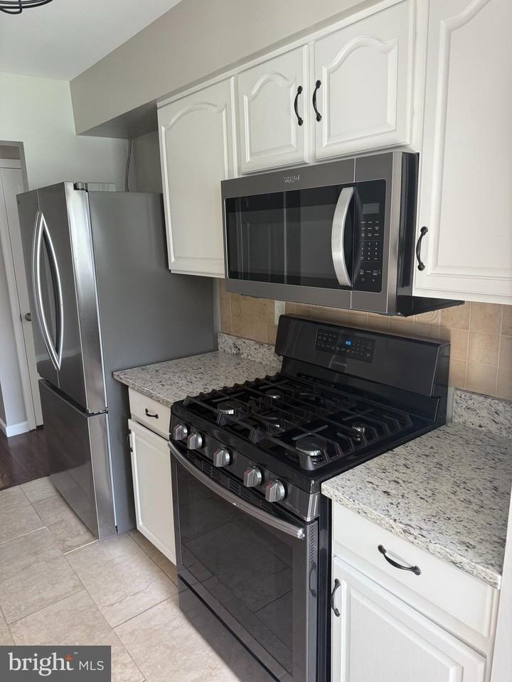 3830 Normandy Dr #1B - Photo 3 of 18