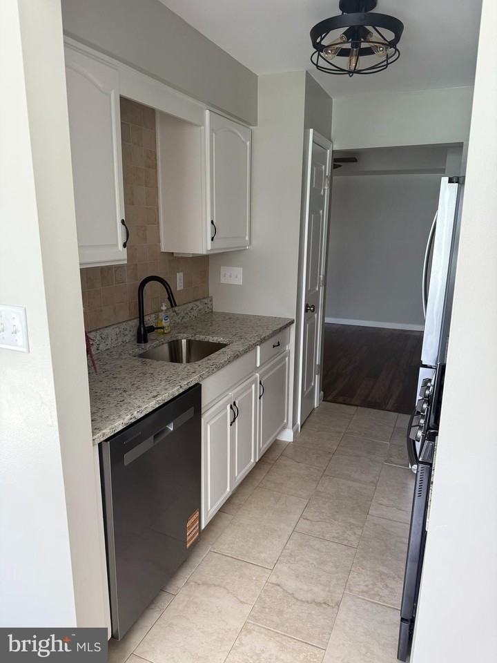 3830 Normandy Dr #1B - Photo 4 of 18