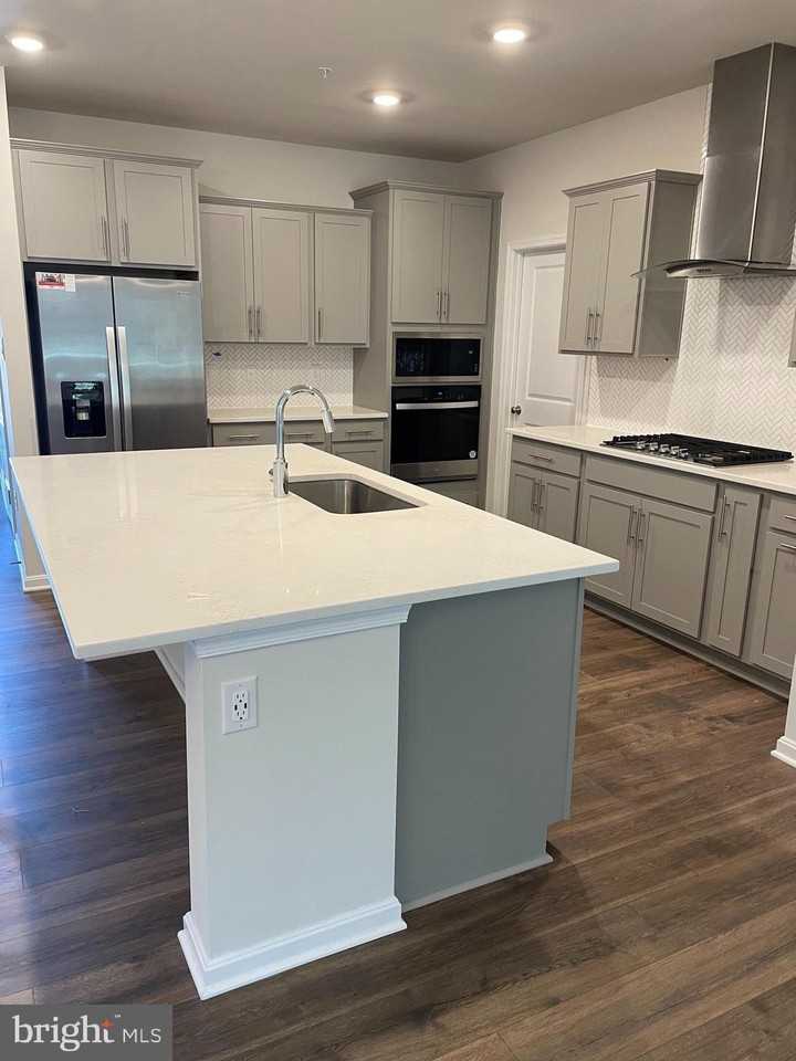 490 Ensemble Way - Photo 7 of 8
