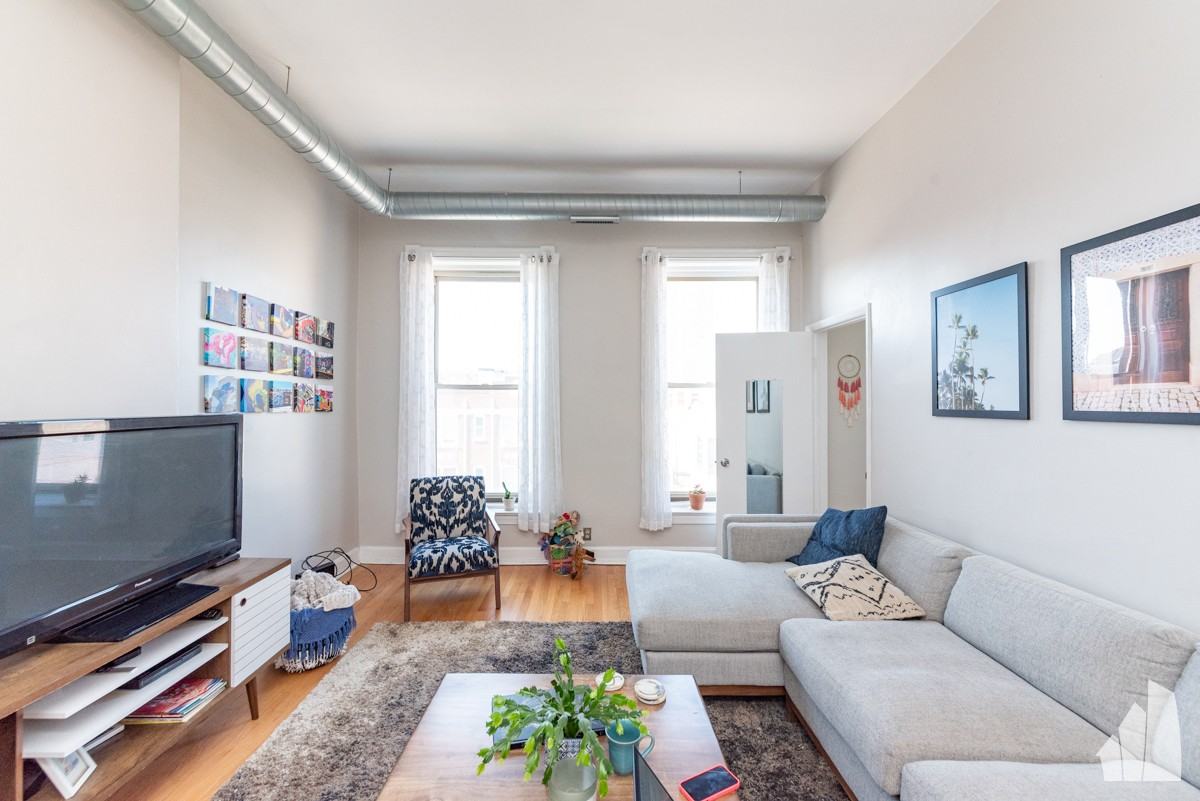 1429 W Chicago Ave #3 - Photo 3 of 22