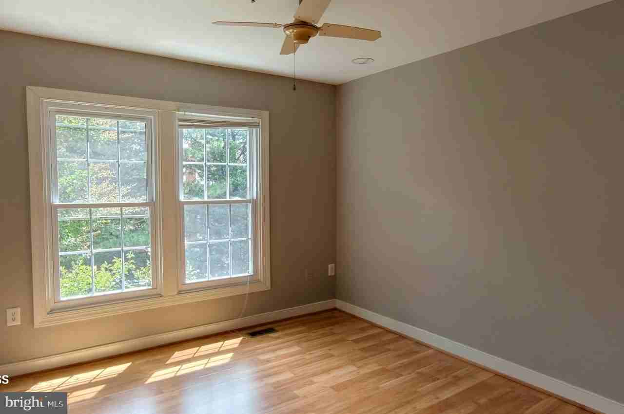 15726 Cherry Blossom Ln - Photo 5 of 10