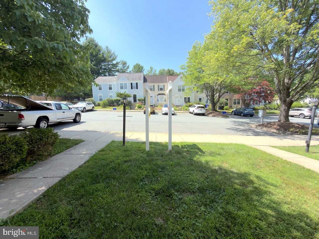 10509 Smithy Ct - Photo 2 of 50