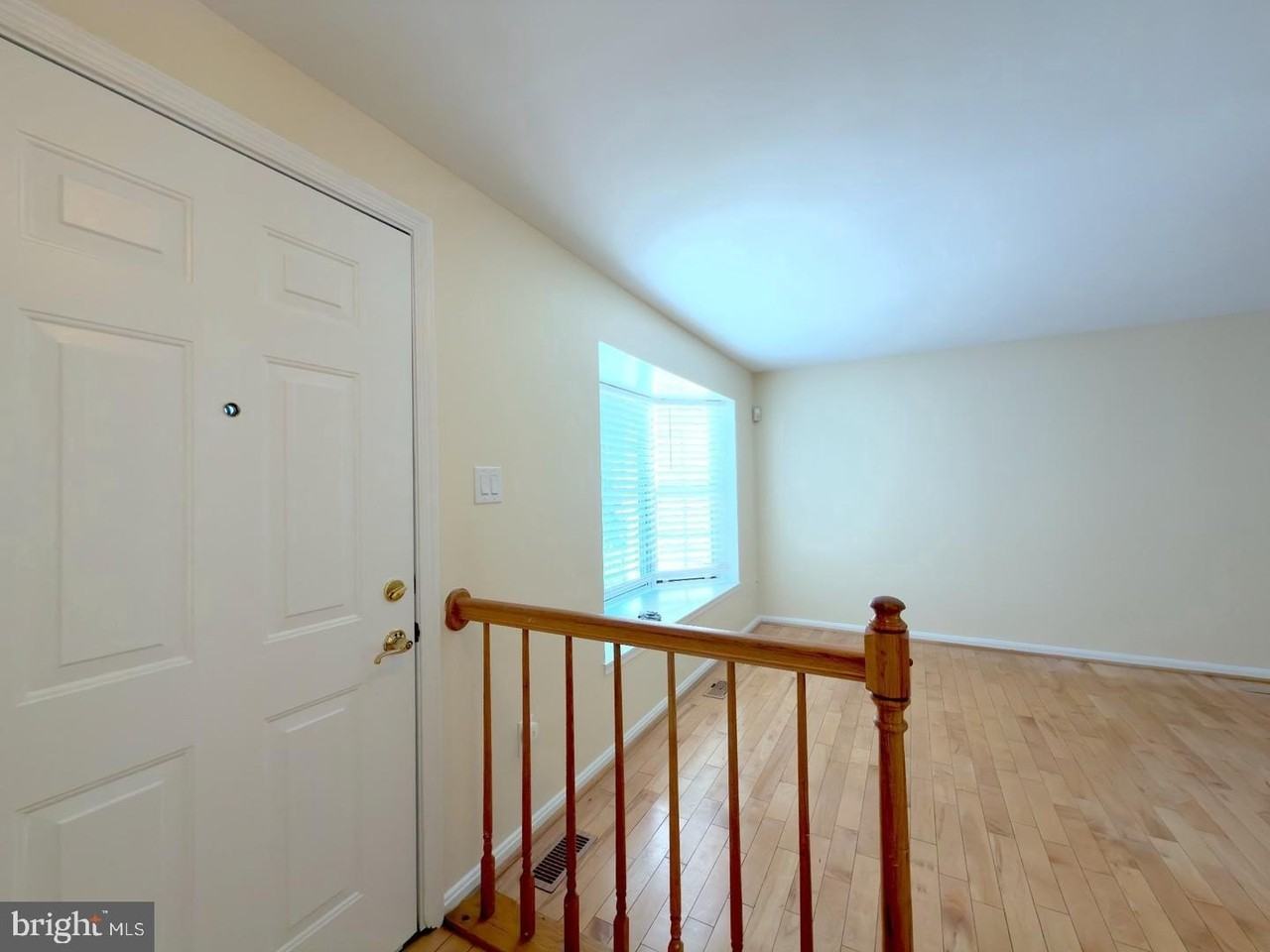10509 Smithy Ct - Photo 4 of 50
