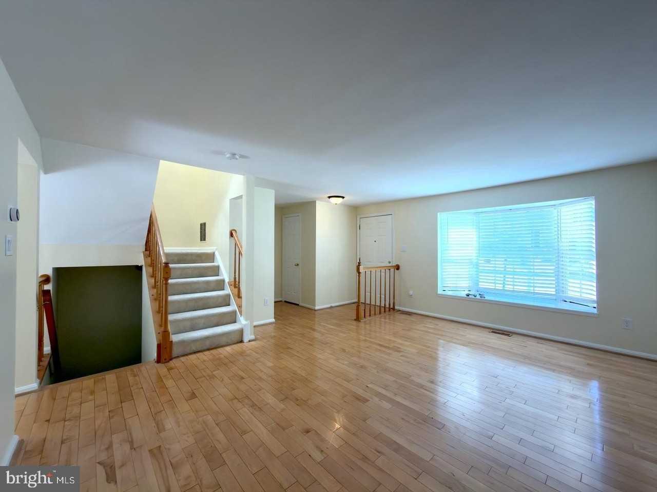 10509 Smithy Ct - Photo 7 of 50