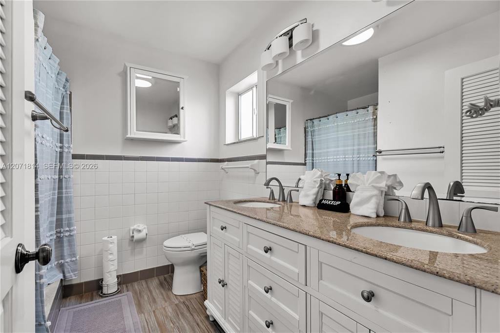 6421 Ne 22nd Ave - Photo 3 of 8