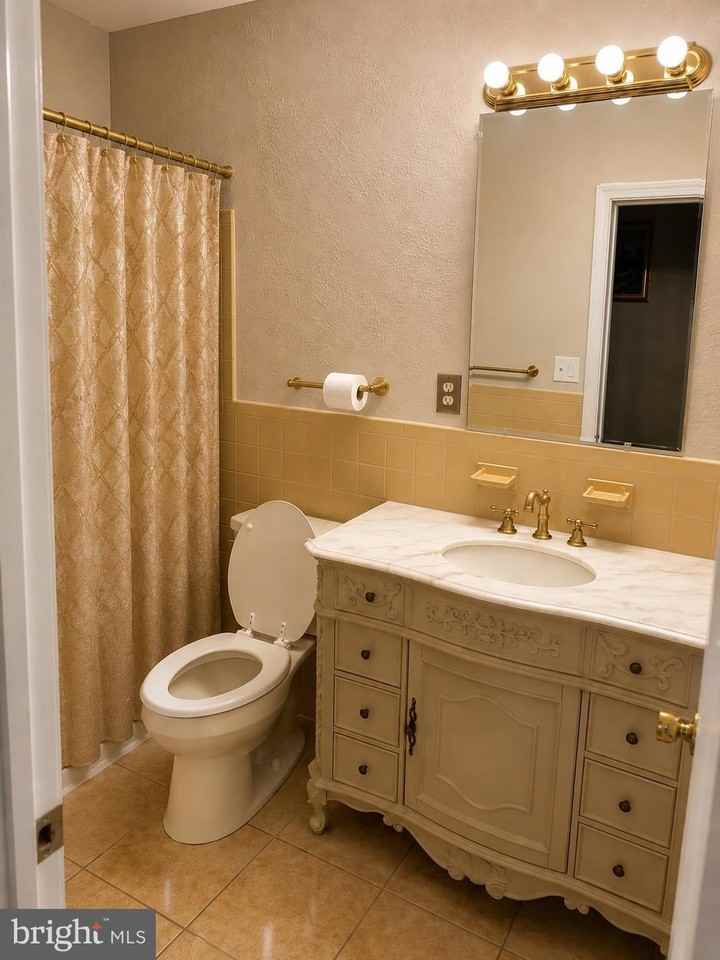212 Dauntly St - Photo 4 of 14