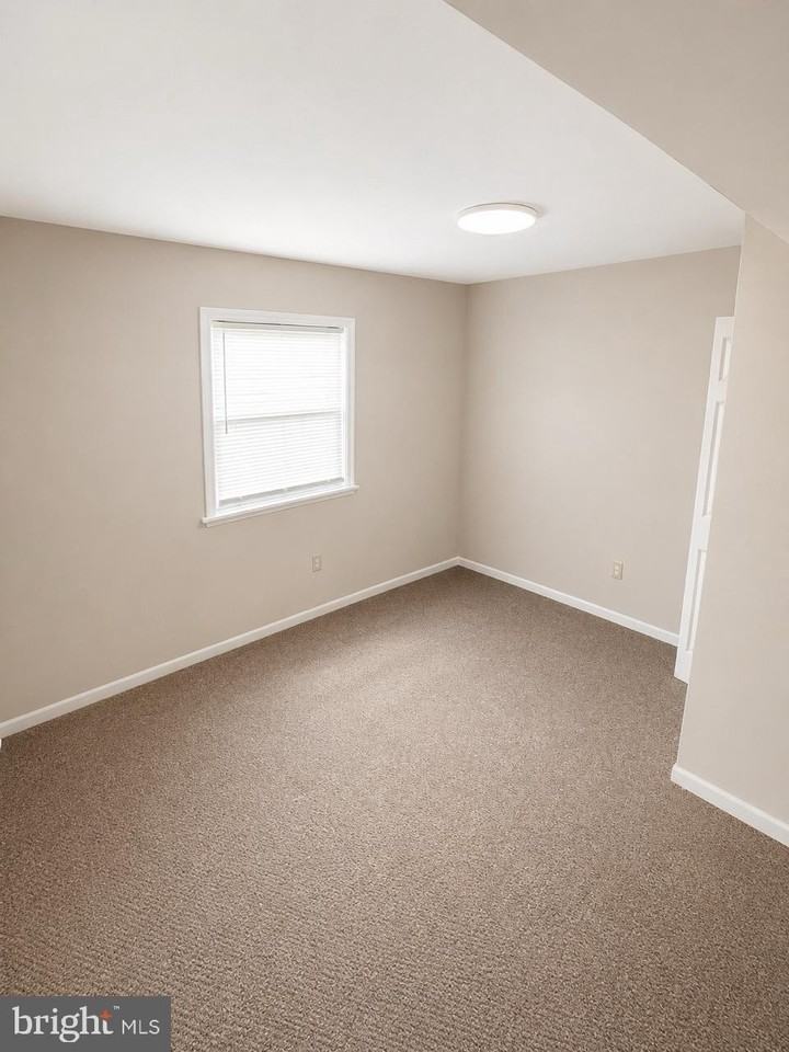 212 Dauntly St - Photo 6 of 14