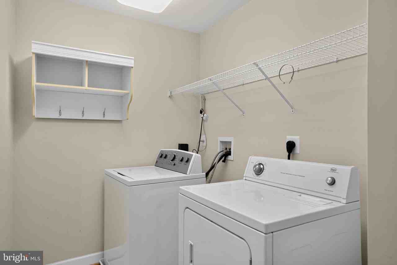 48262 Easton Ct - Photo 3 of 17