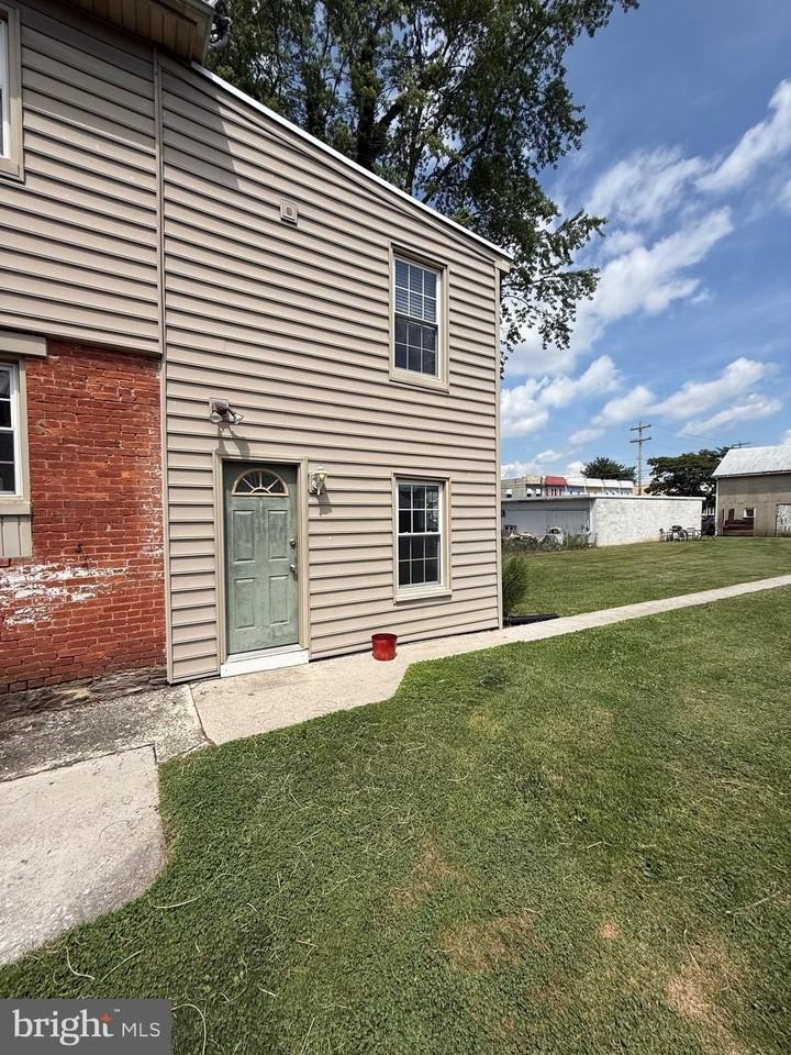 223 N Queen St #REAR - Photo 2 of 18