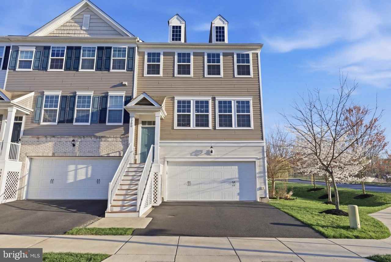 1700 Beacon Ln - Photo 3 of 50