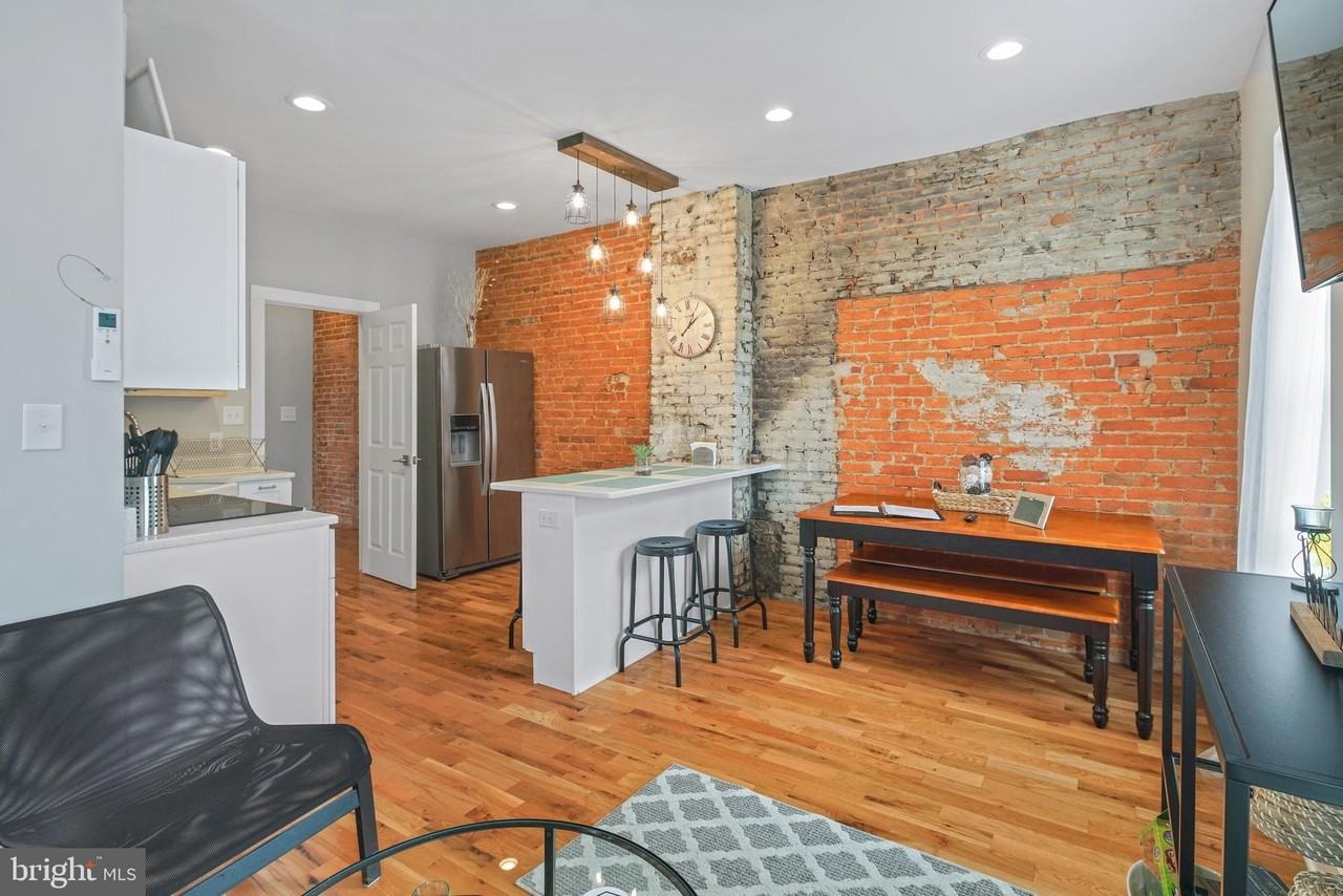 2049 E Hagert St - Photo 2 of 31