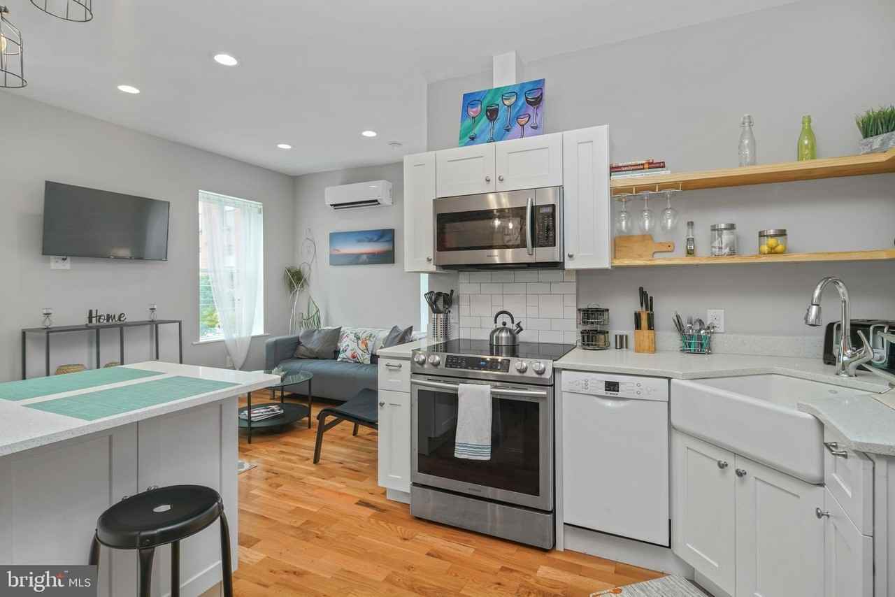 2049 E Hagert St - Photo 3 of 31
