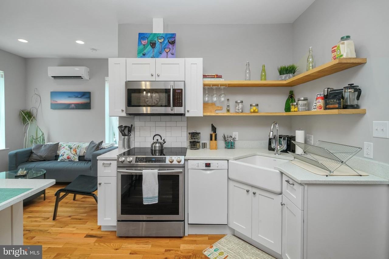 2049 E Hagert St - Photo 7 of 31
