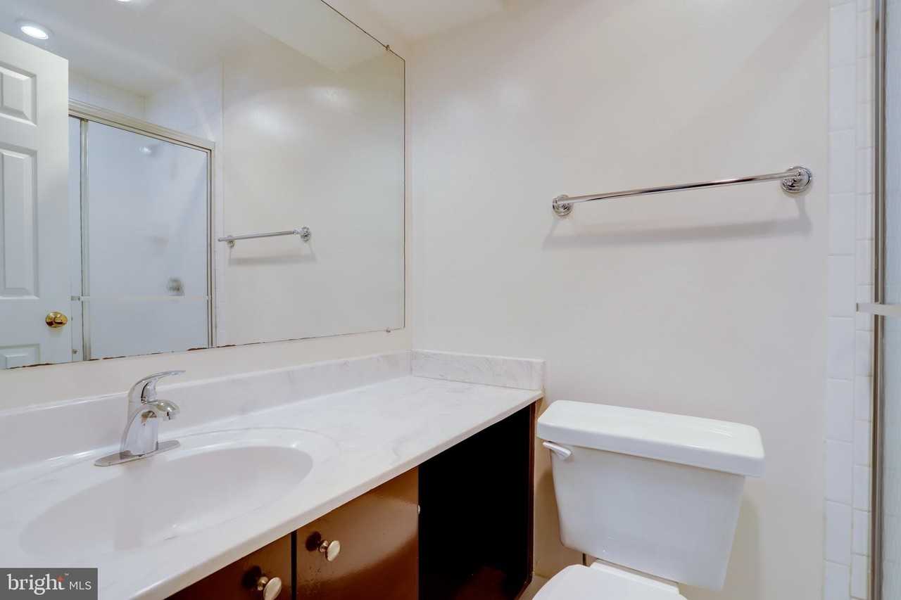 1871 N Adams St - Photo 7 of 32