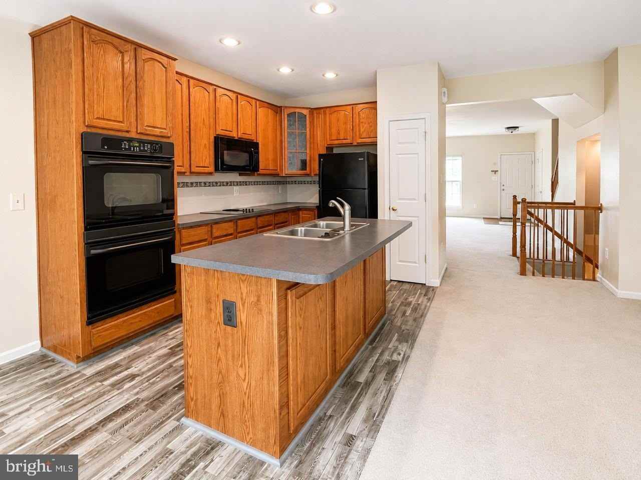 987 Longview Ln - Photo 4 of 36