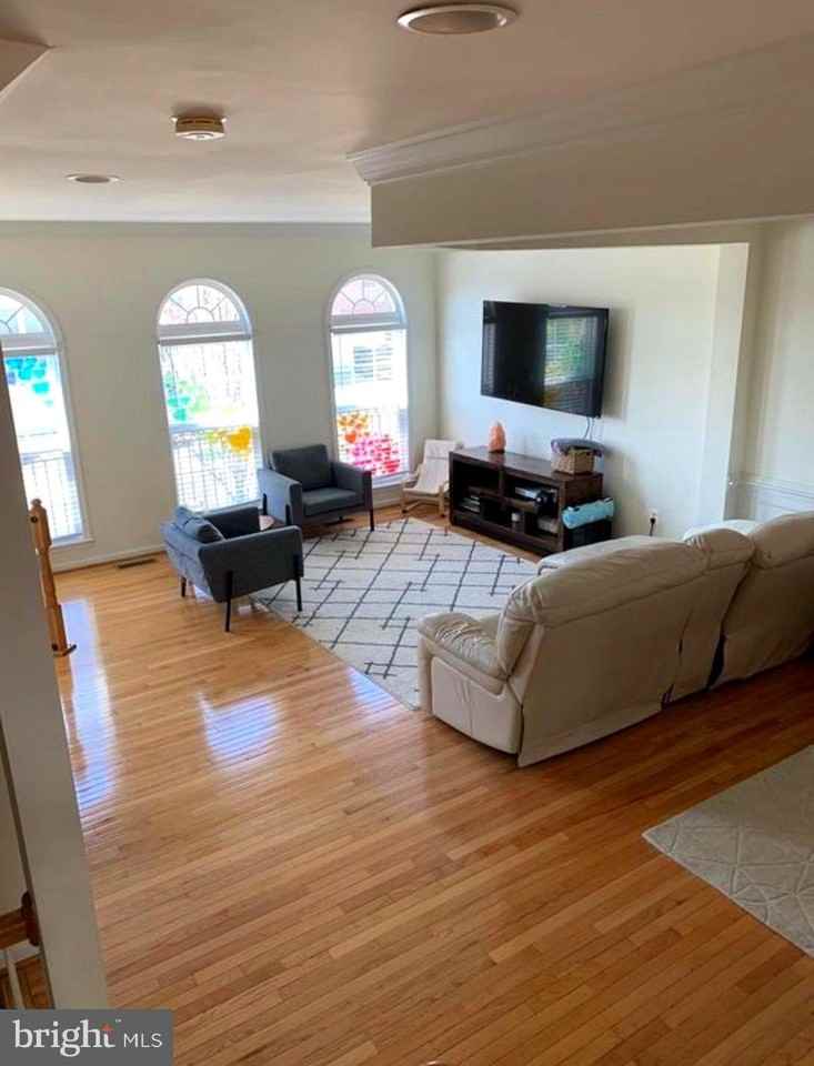9147 Furey Rd - Photo 5 of 33