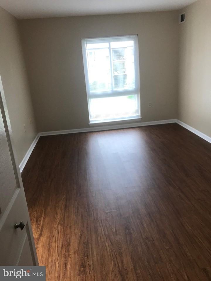621 Center St #104 - Photo 7 of 30