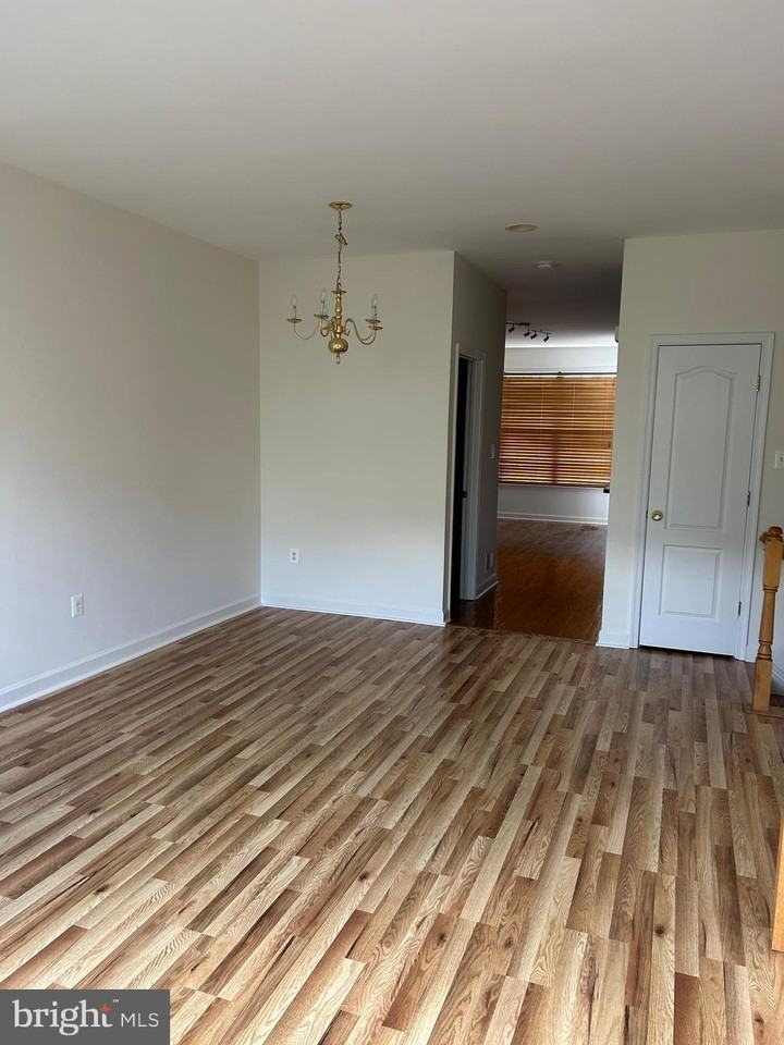 42540 Magellan Sq - Photo 2 of 38