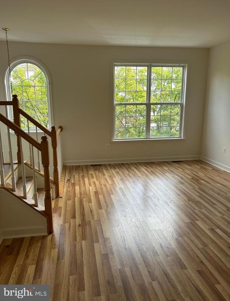 42540 Magellan Sq - Photo 3 of 38